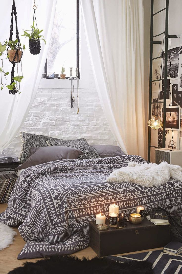 Boho-Bedroom Ideas Using Mix Lights