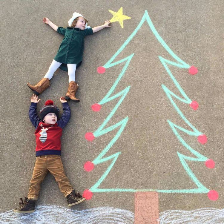 Easy Christmas Chalk Drawing