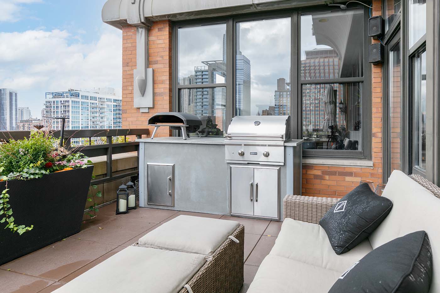 Establish Your Outdoor Kitchen on The Balcony