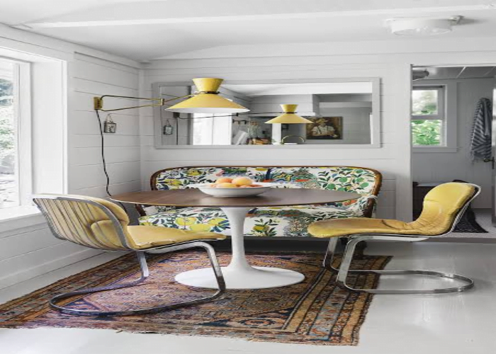 Go for a Floral Printed Breakfast Nook Bench