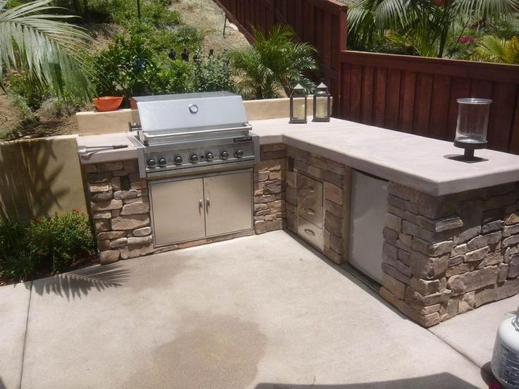 L-shaped Outdoor Kitchen