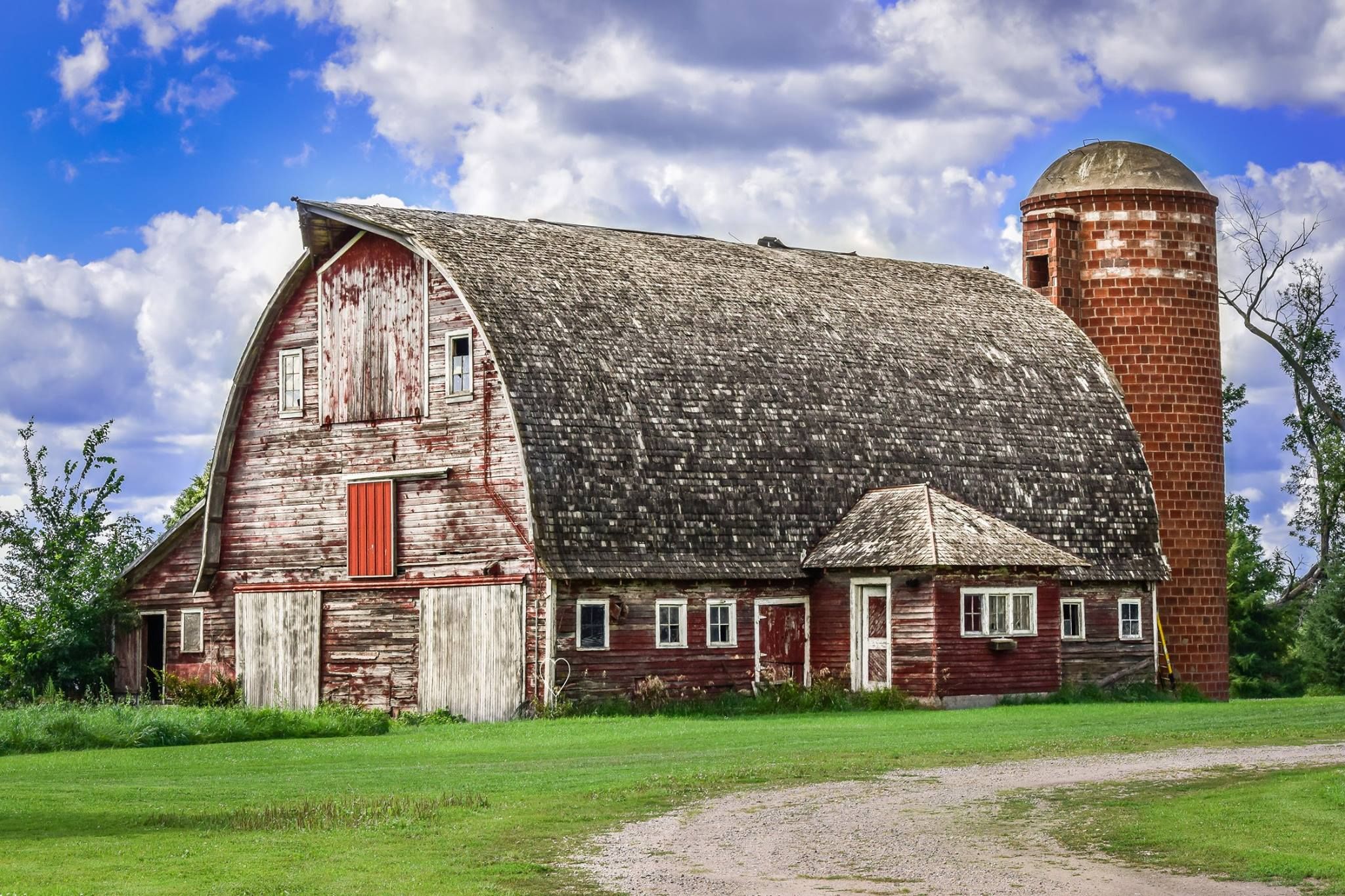 Stunning Pictures of Old Barns from Around the World